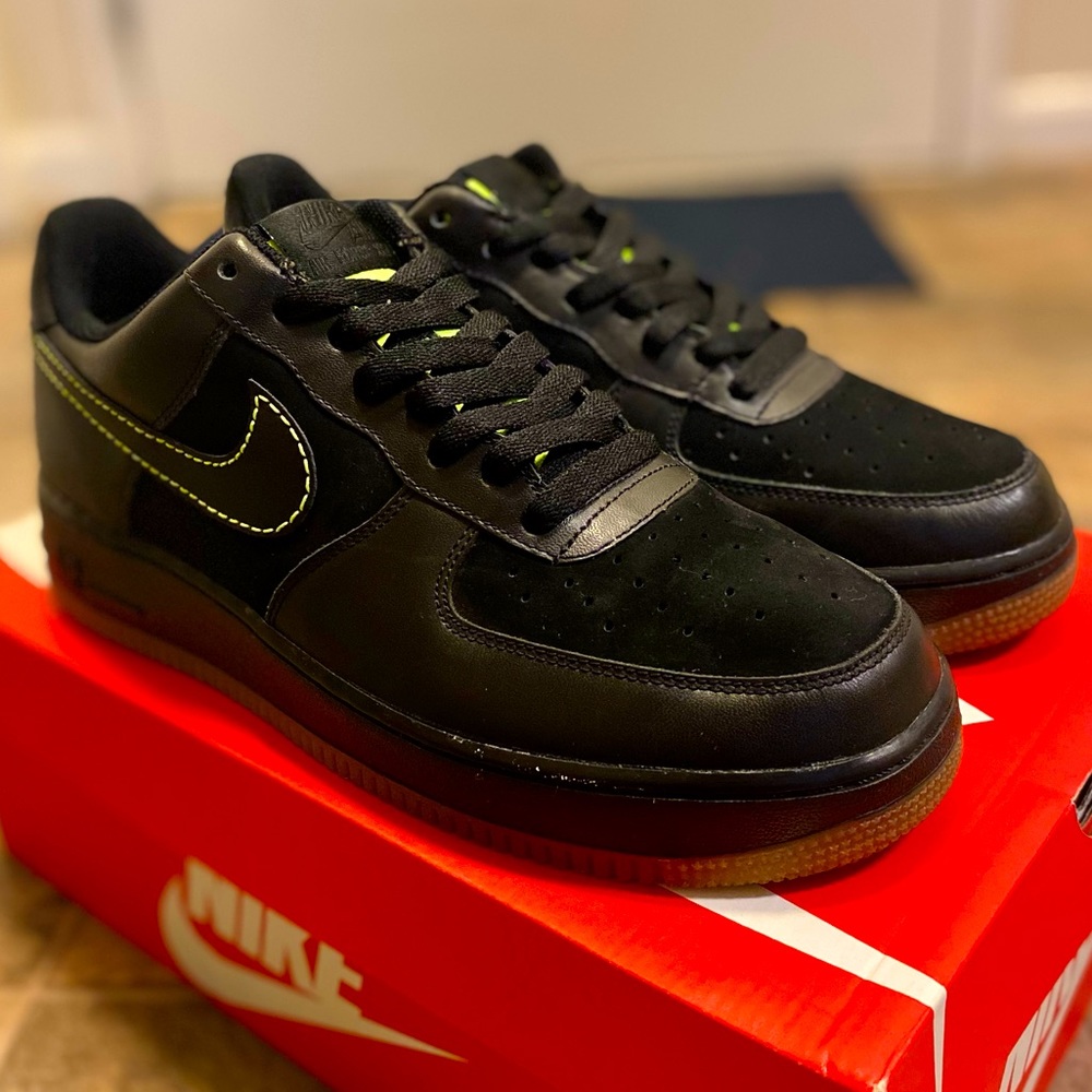 Nike Air Force 1-Black/Lime w/gum sole